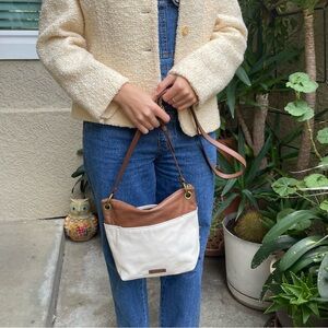 Vintage light cream/brown Fossil pebble leather crossbody bag